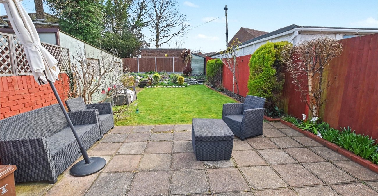 2 bedroom bungalow for sale in Bexleyheath | Robinson Jackson