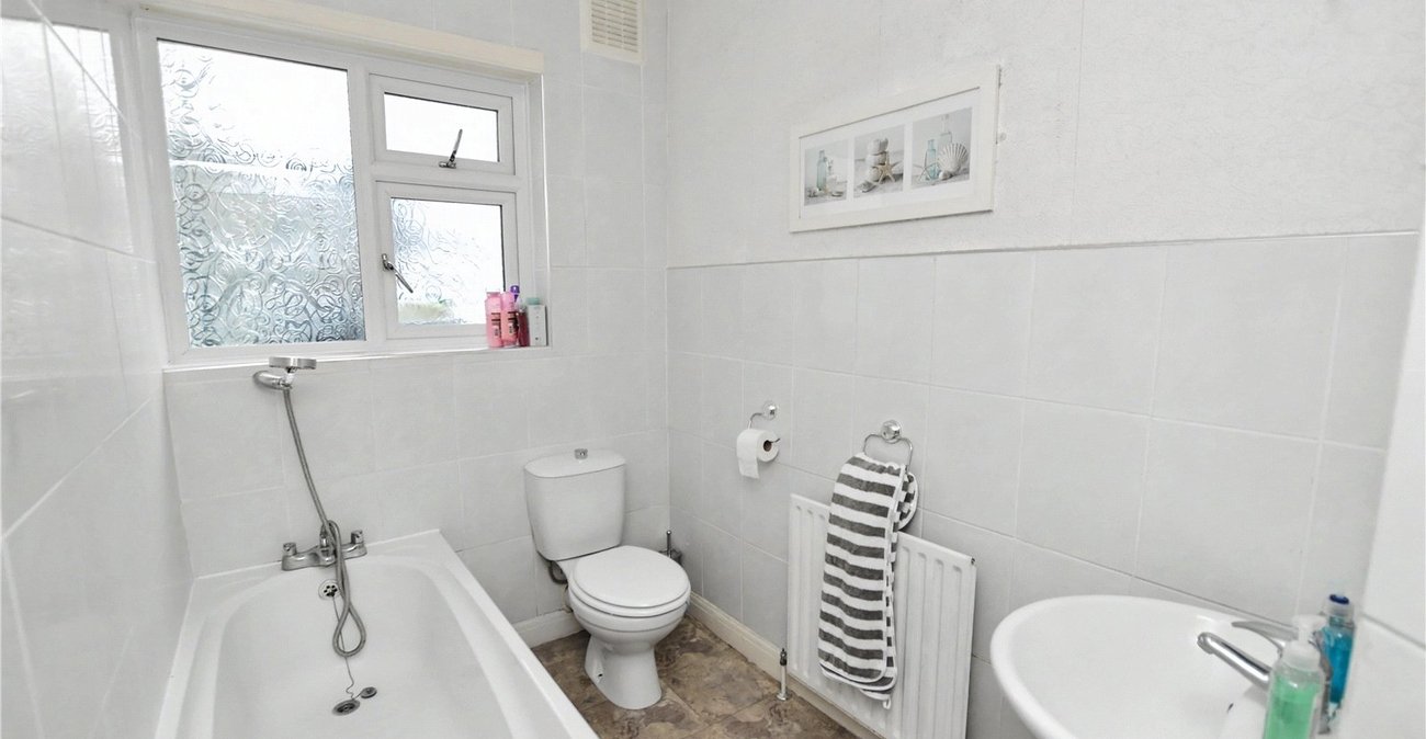 2 bedroom bungalow for sale in Bexleyheath | Robinson Jackson