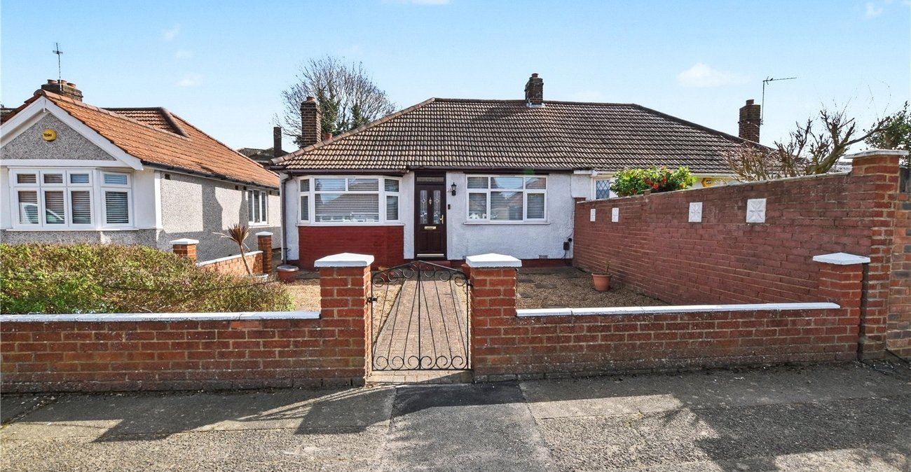 2 bedroom bungalow for sale in Bexleyheath | Robinson Jackson