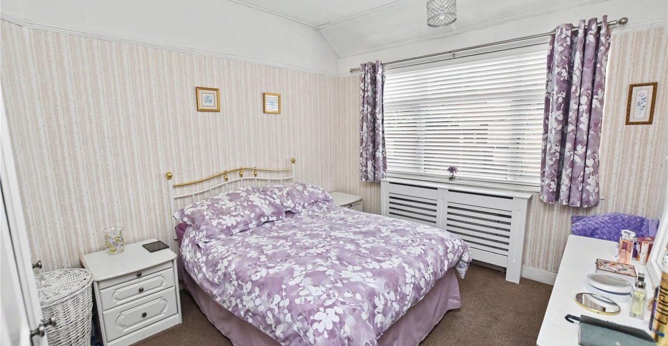 2 bedroom bungalow for sale in Bexleyheath | Robinson Jackson