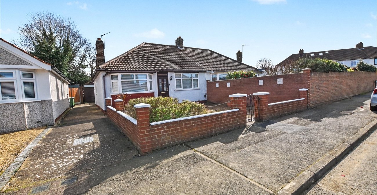 2 bedroom bungalow for sale in Bexleyheath | Robinson Jackson