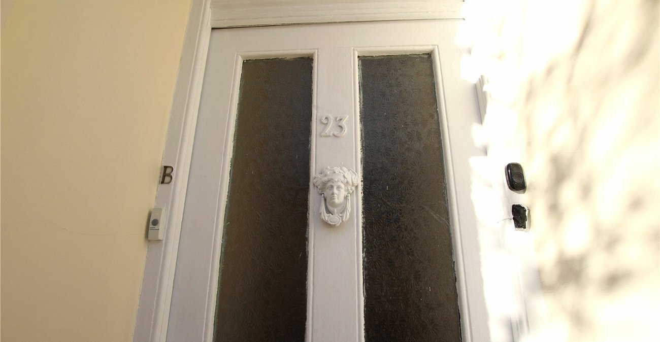 1 bedroom property for sale in Plumstead Common | Robinson Jackson