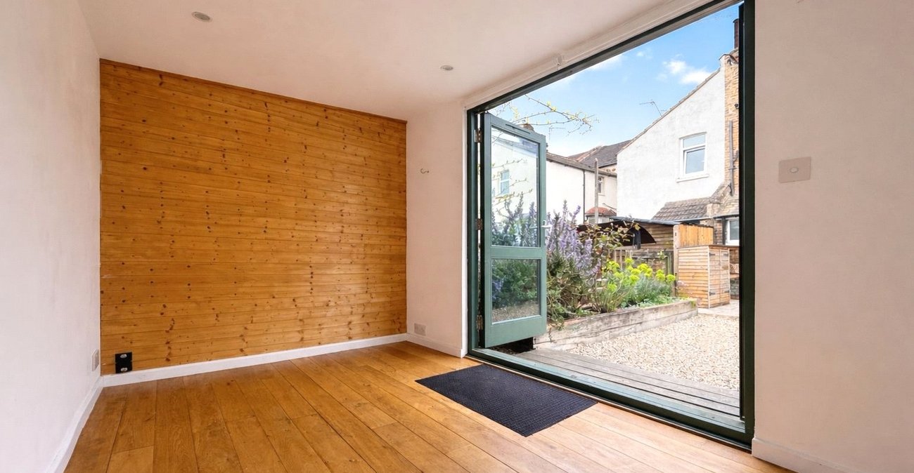 1 bedroom property for sale in Plumstead Common | Robinson Jackson