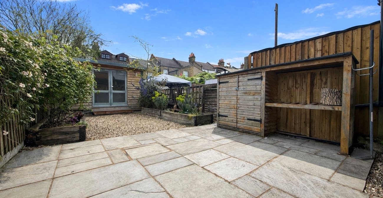 1 bedroom property for sale in Plumstead Common | Robinson Jackson