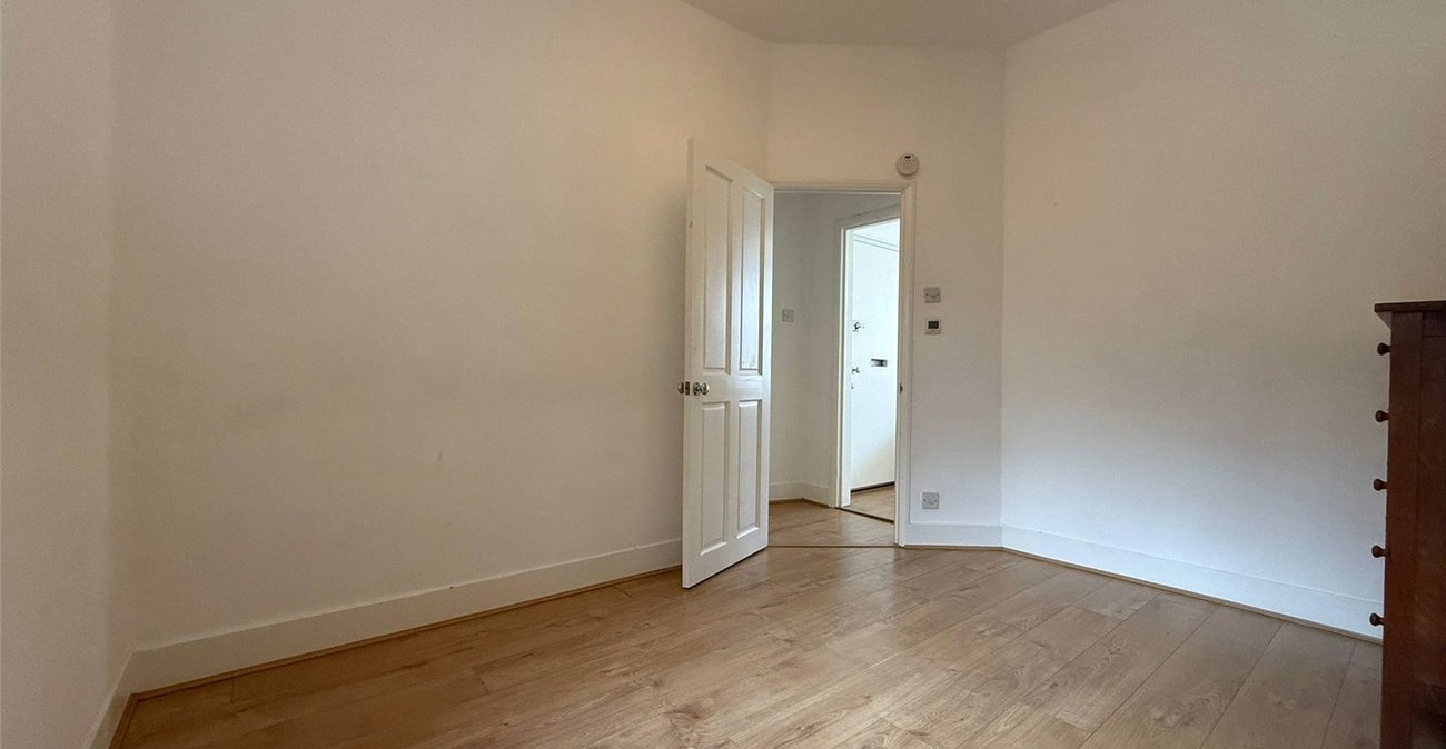 1 bedroom property for sale in Plumstead Common | Robinson Jackson