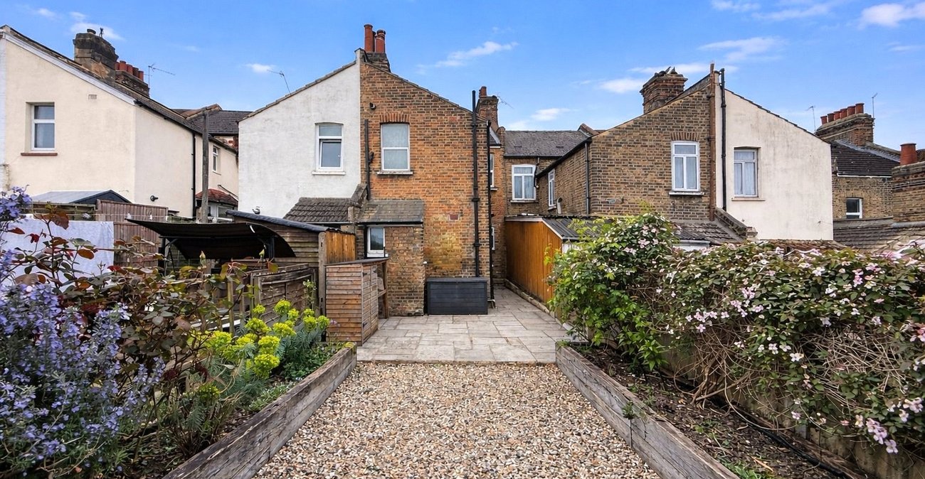 1 bedroom property for sale in Plumstead Common | Robinson Jackson