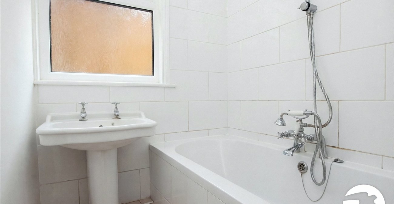 1 bedroom property for sale in Plumstead Common | Robinson Jackson