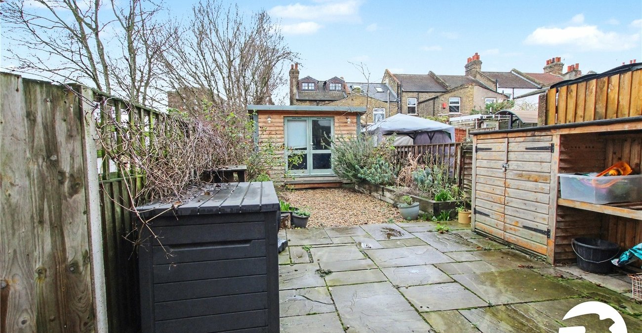 1 bedroom property for sale in Plumstead Common | Robinson Jackson