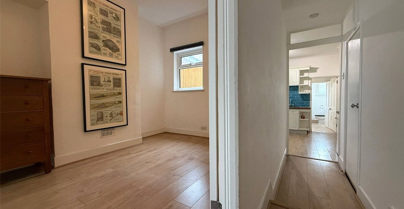 1 bedroom property for sale in Plumstead Common | Robinson Jackson