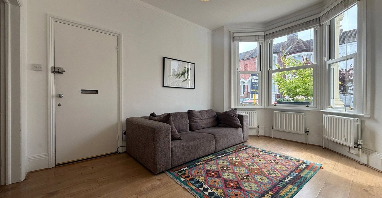 1 bedroom property for sale in Plumstead Common | Robinson Jackson