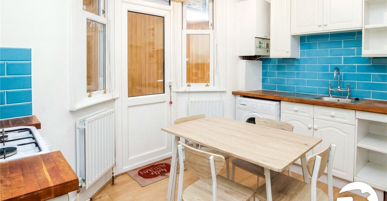 1 bedroom property for sale in Plumstead Common | Robinson Jackson