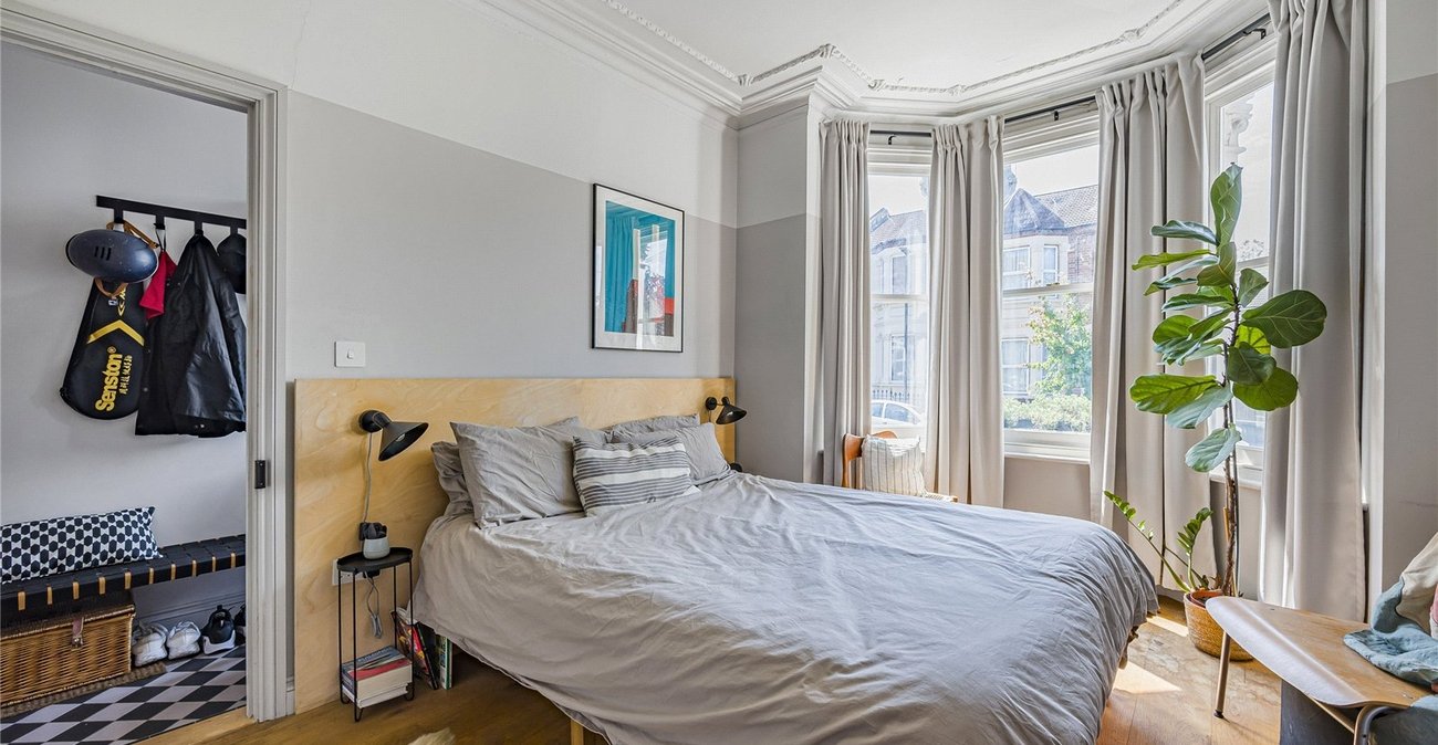 2 bedroom property for sale in Plumstead Common | Robinson Jackson