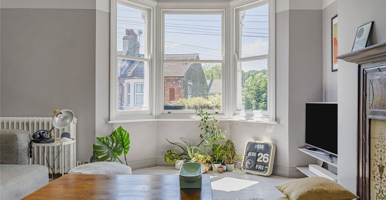 2 bedroom property for sale in Plumstead Common | Robinson Jackson