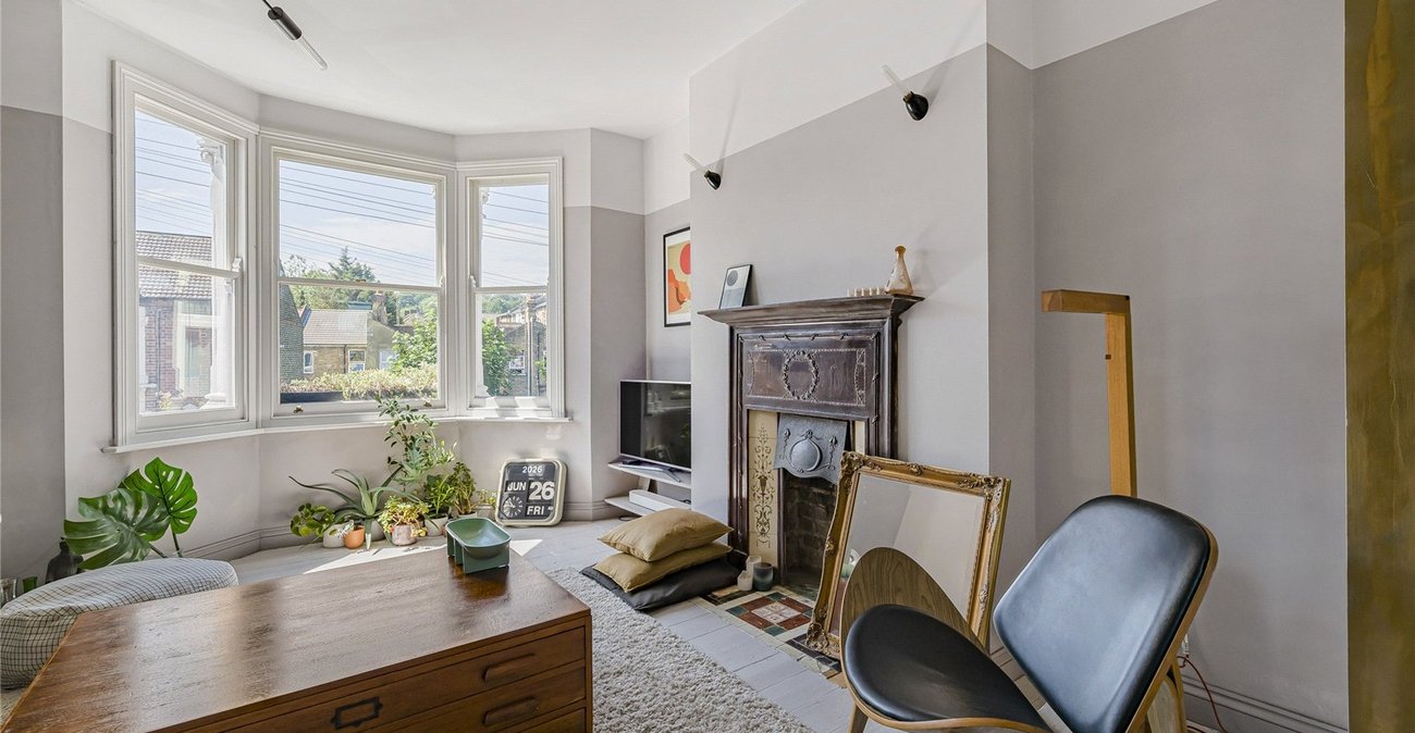 2 bedroom property for sale in Plumstead Common | Robinson Jackson