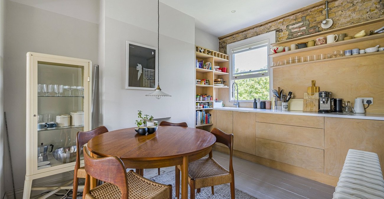 2 bedroom property for sale in Plumstead Common | Robinson Jackson