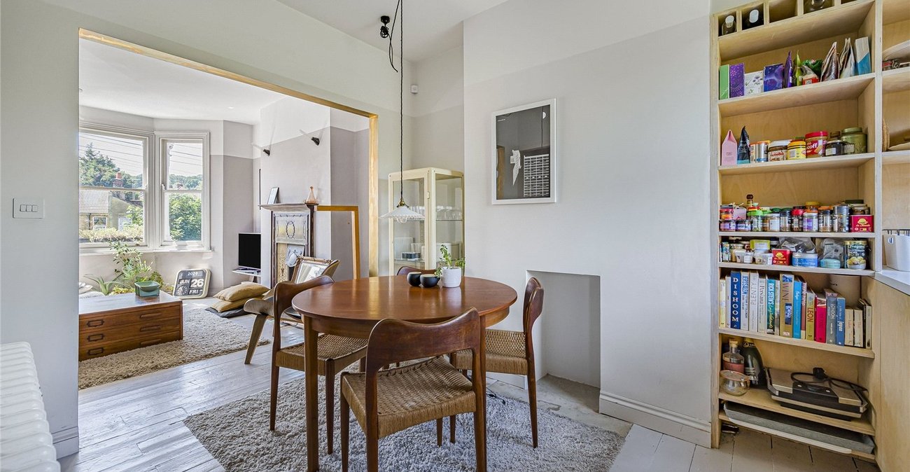 2 bedroom property for sale in Plumstead Common | Robinson Jackson