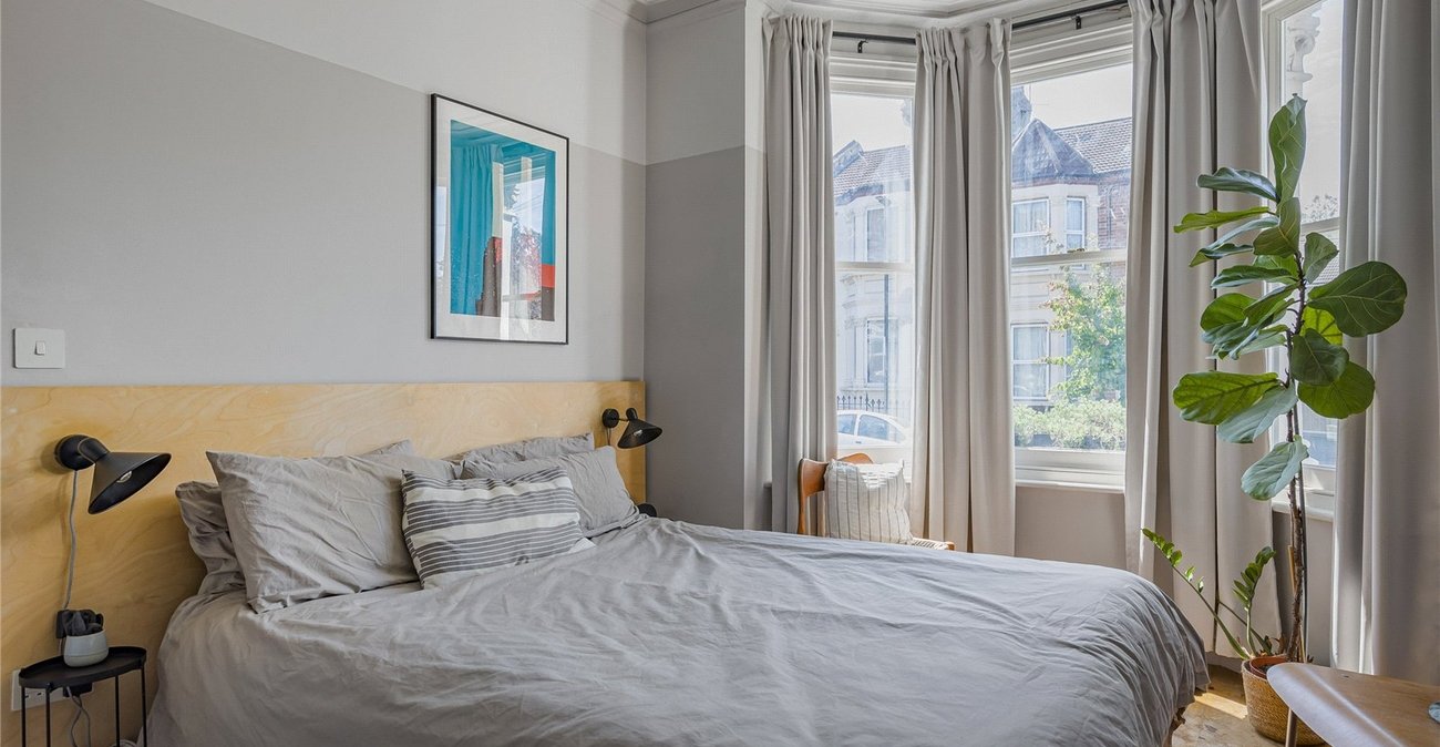2 bedroom property for sale in Plumstead Common | Robinson Jackson