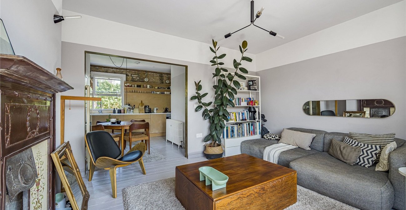 2 bedroom property for sale in Plumstead Common | Robinson Jackson
