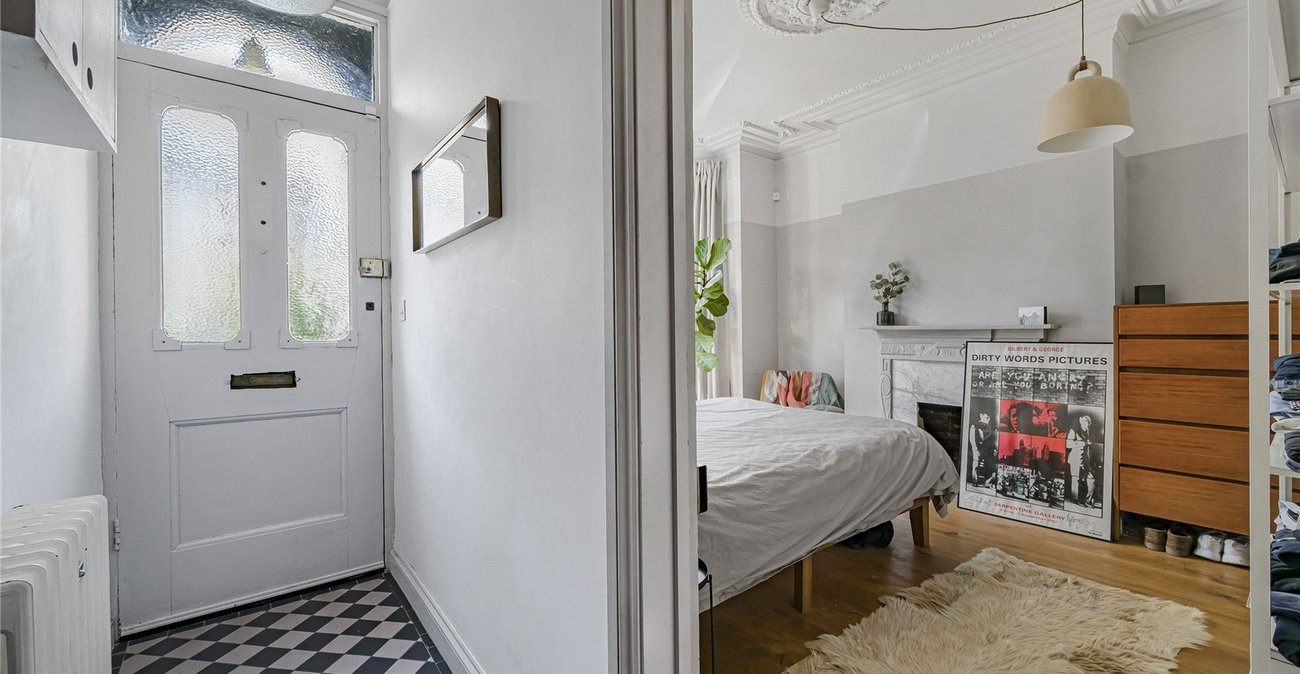 2 bedroom property for sale in Plumstead Common | Robinson Jackson