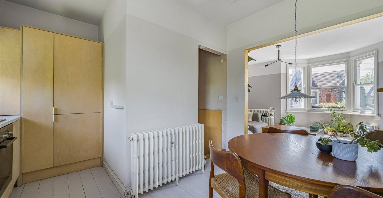 2 bedroom property for sale in Plumstead Common | Robinson Jackson