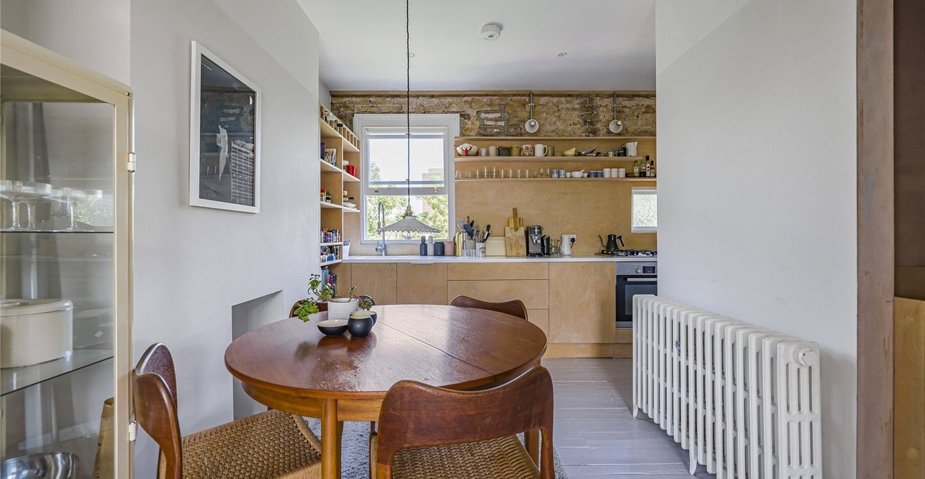 2 bedroom property for sale in Plumstead Common | Robinson Jackson