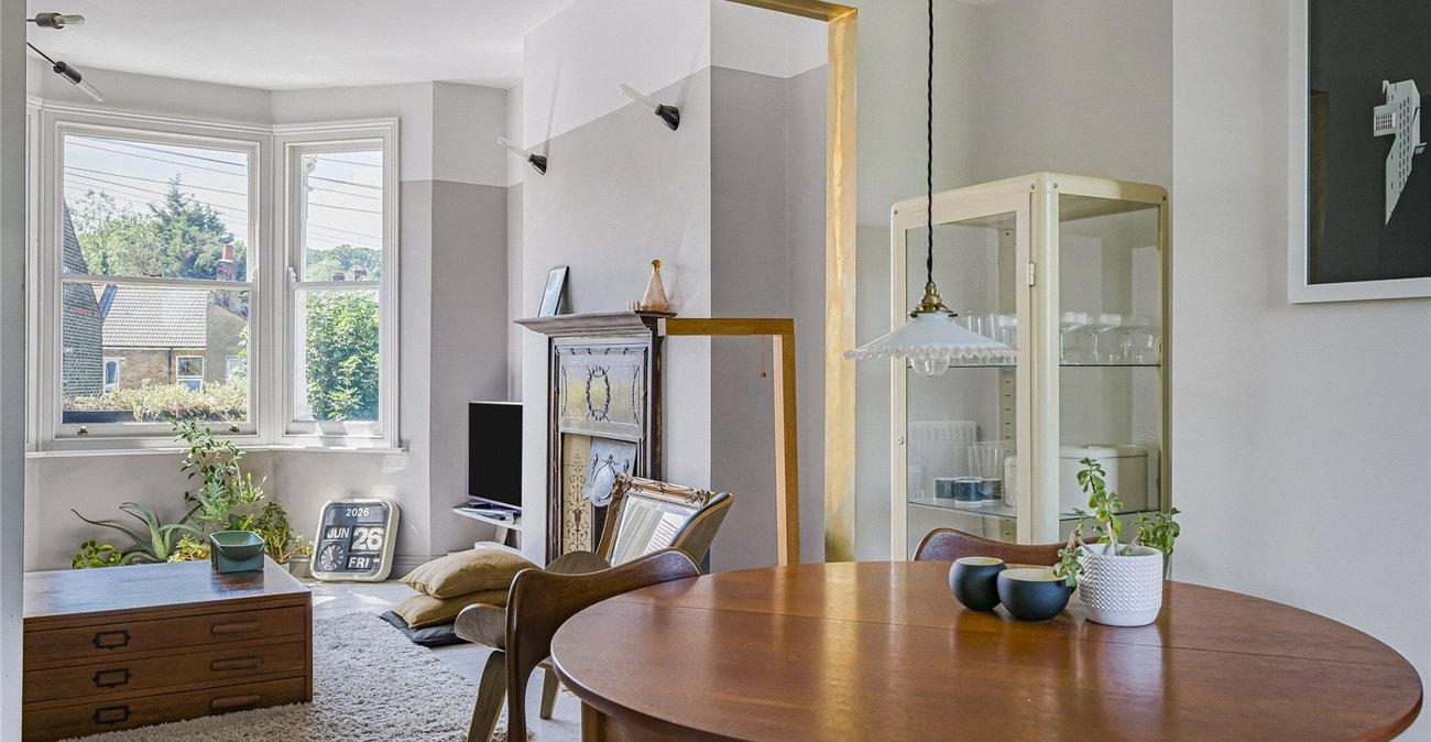 2 bedroom property for sale in Plumstead Common | Robinson Jackson