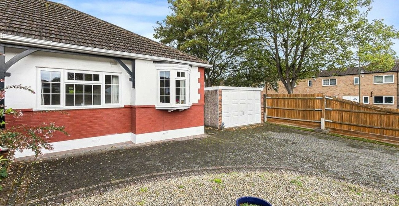 2 bedroom bungalow for sale in Orpington | Robinson Jackson