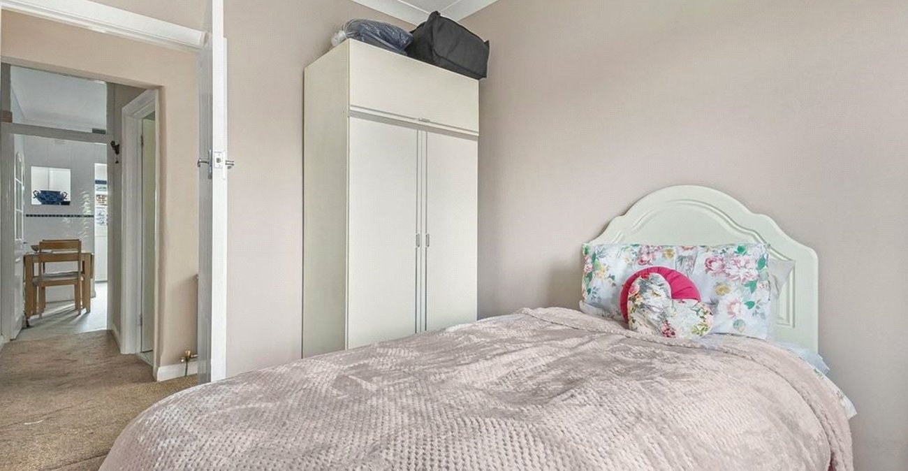 2 bedroom bungalow for sale in Orpington | Robinson Jackson