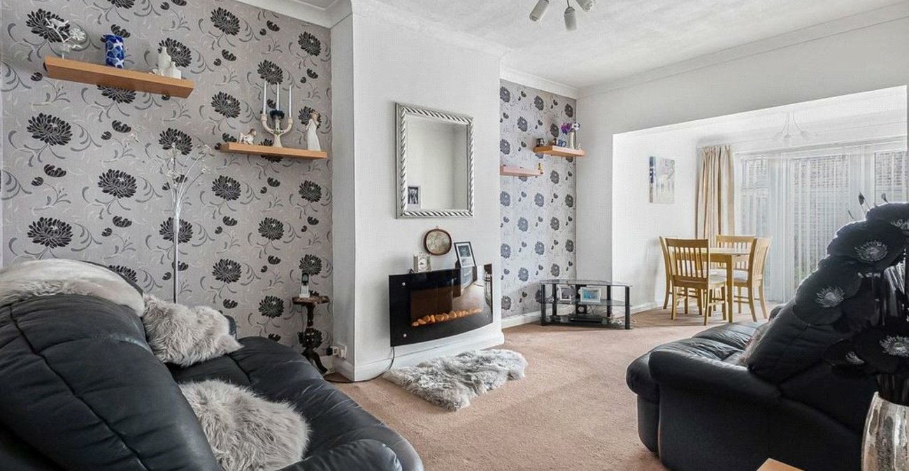 2 bedroom bungalow for sale in Orpington | Robinson Jackson