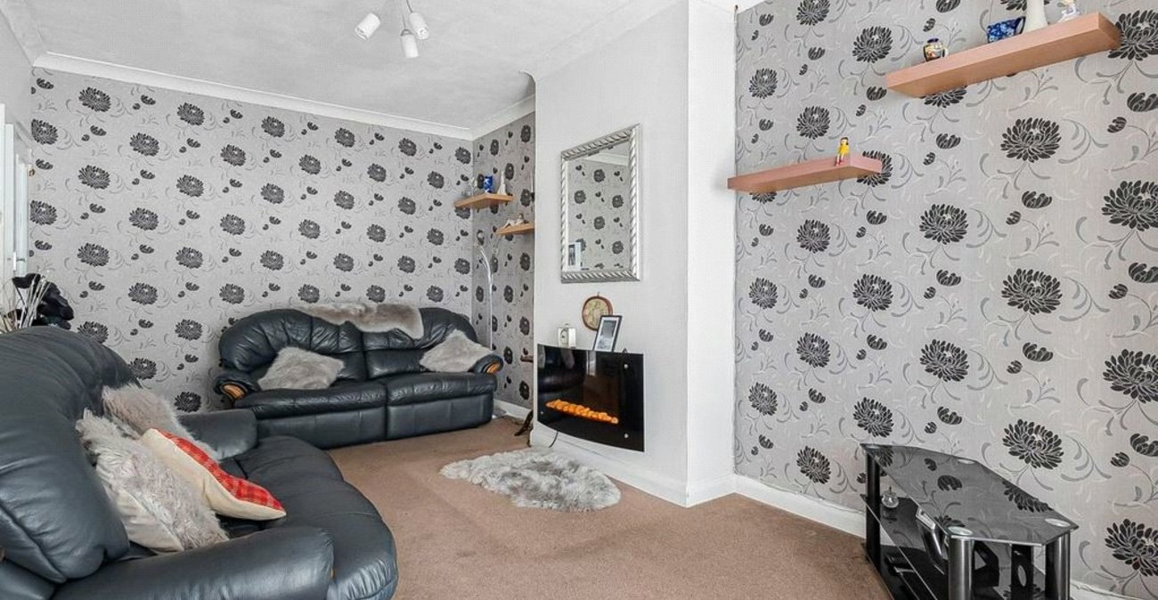 2 bedroom bungalow for sale in Orpington | Robinson Jackson