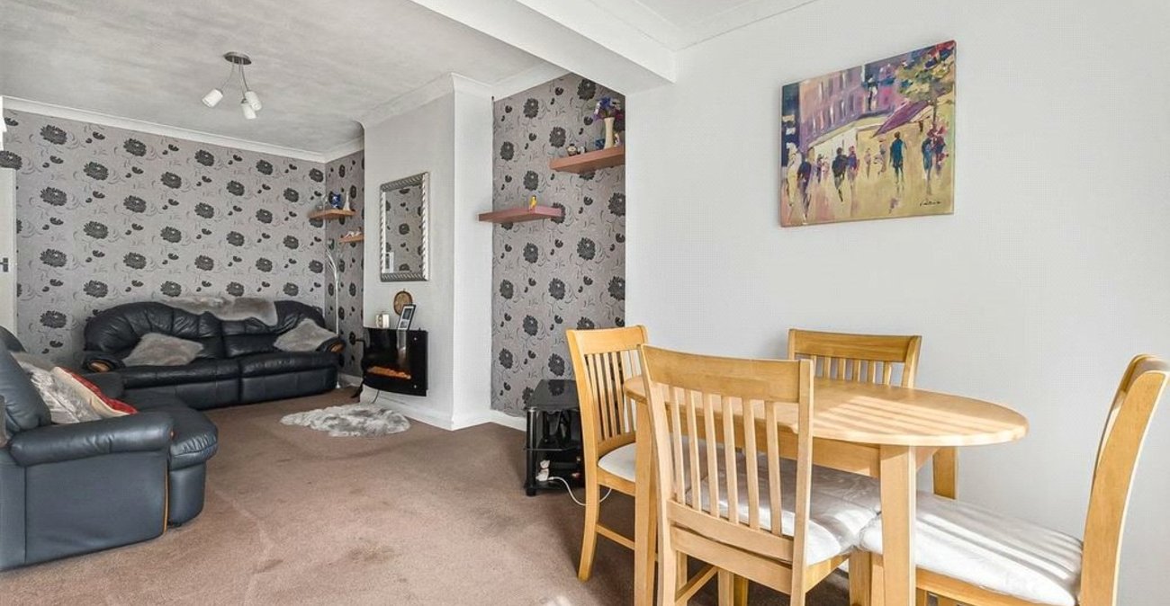 2 bedroom bungalow for sale in Orpington | Robinson Jackson