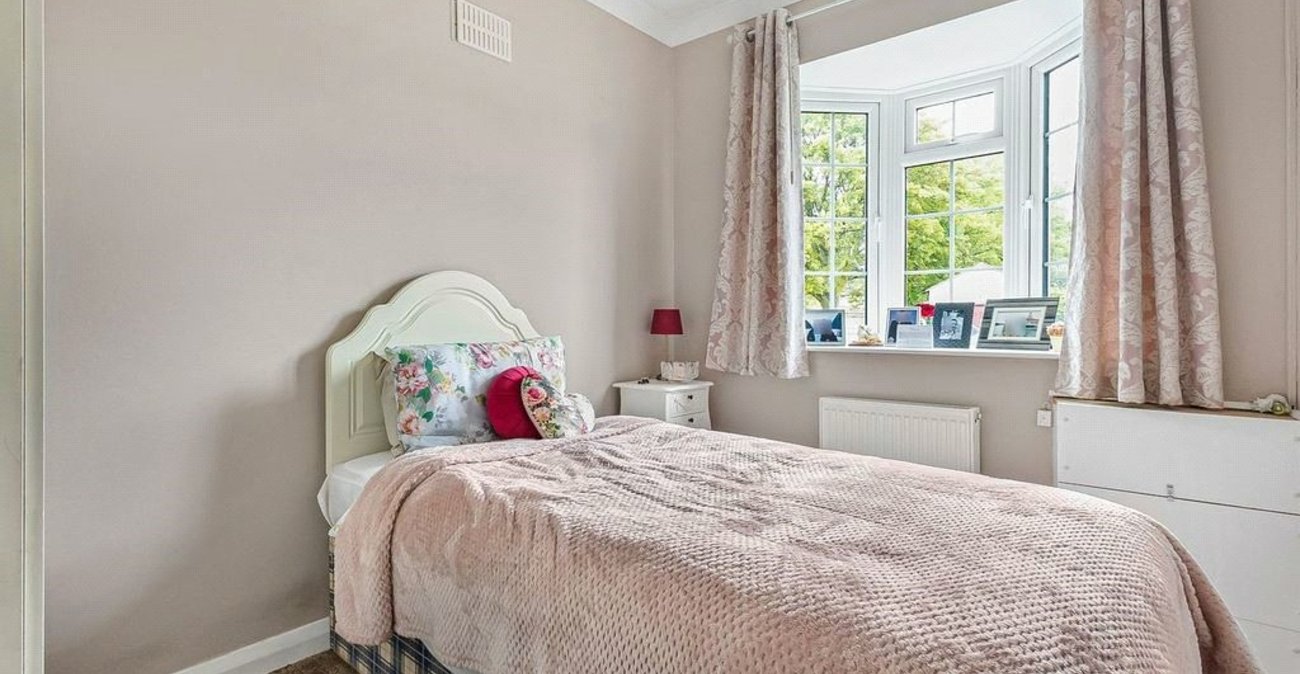 2 bedroom bungalow for sale in Orpington | Robinson Jackson