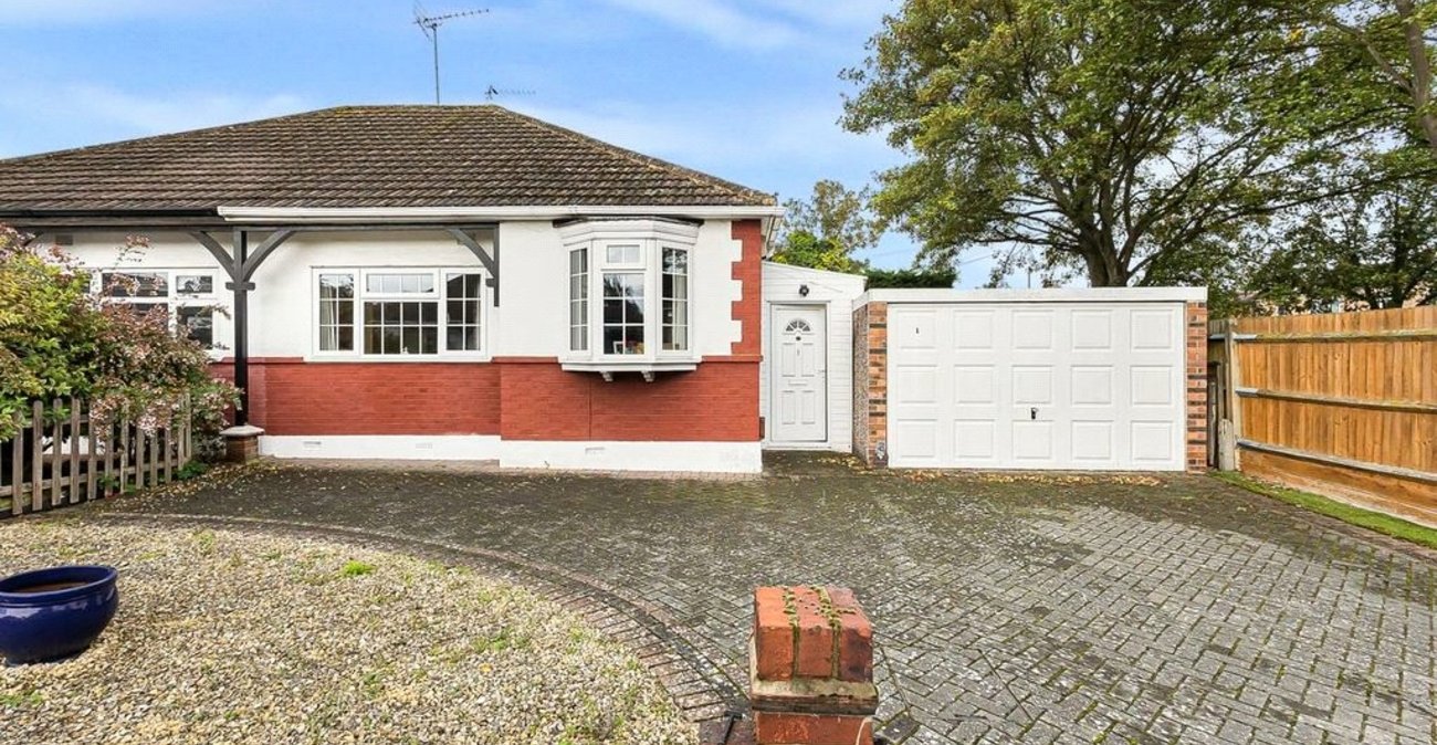 2 bedroom bungalow for sale in Orpington | Robinson Jackson