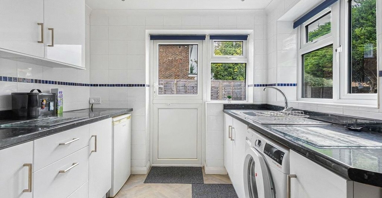 2 bedroom bungalow for sale in Orpington | Robinson Jackson