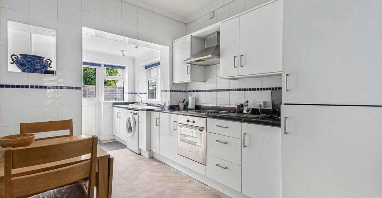 2 bedroom bungalow for sale in Orpington | Robinson Jackson