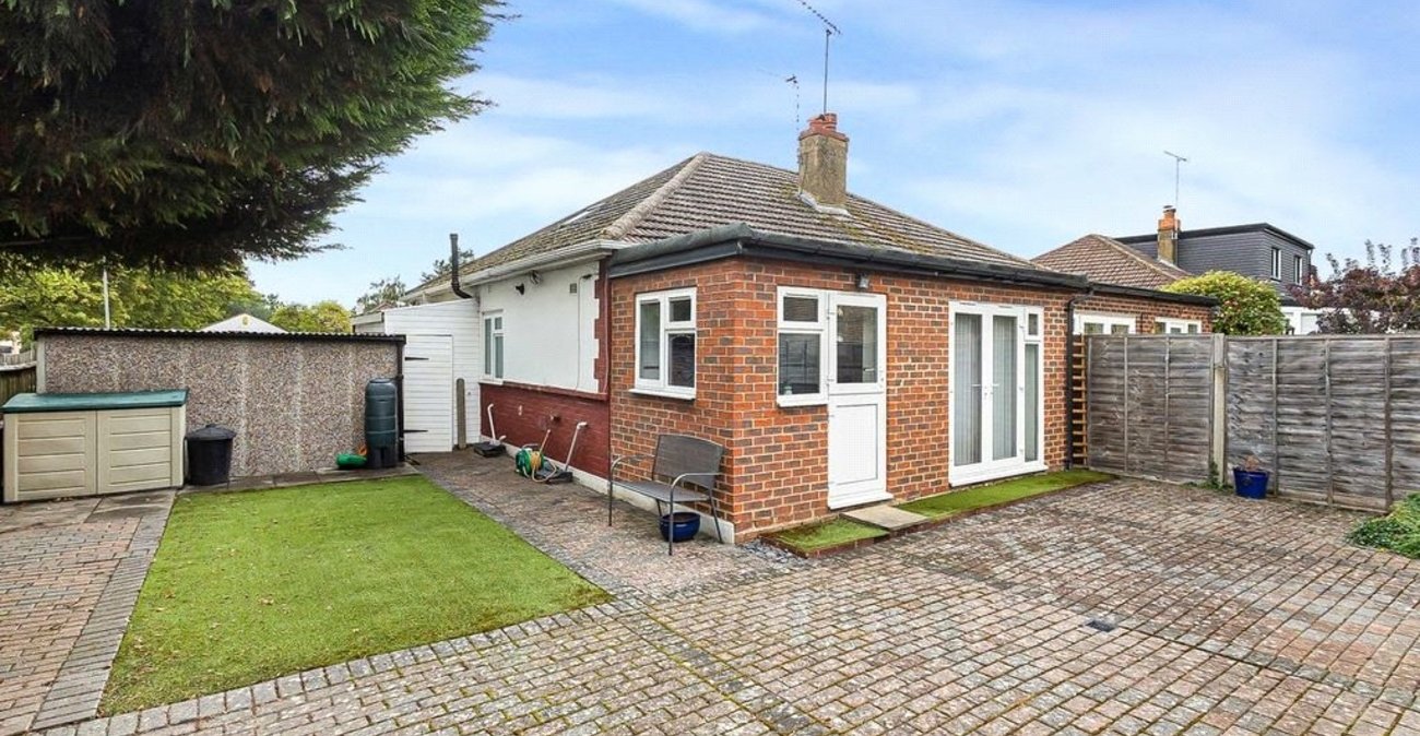 2 bedroom bungalow for sale in Orpington | Robinson Jackson