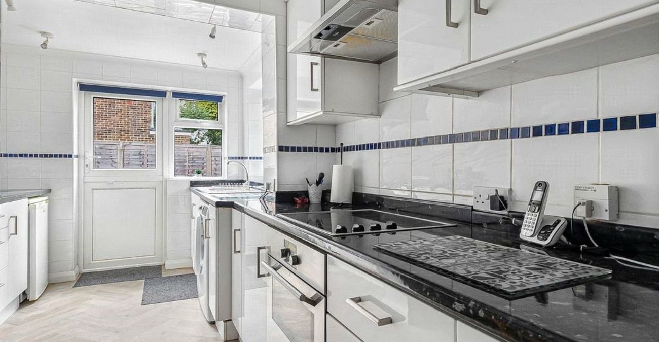 2 bedroom bungalow for sale in Orpington | Robinson Jackson