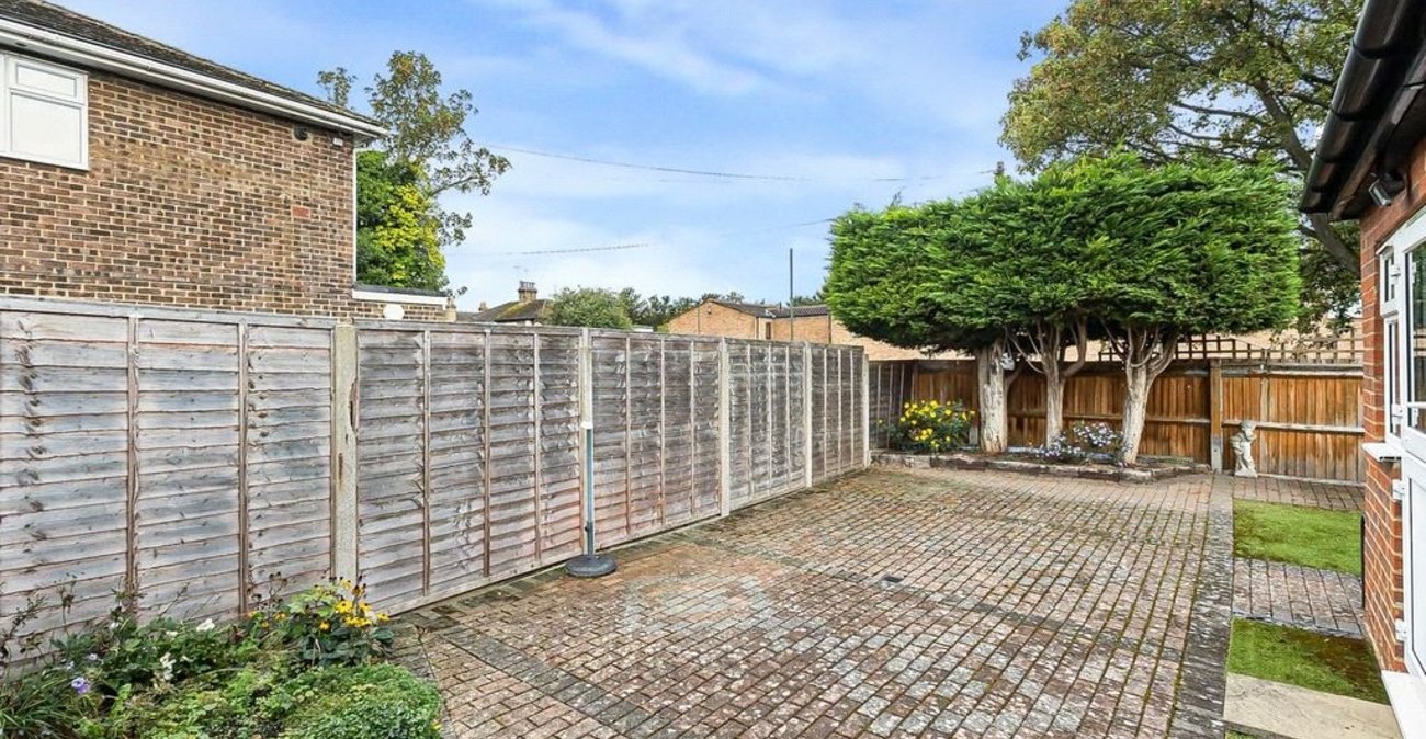 2 bedroom bungalow for sale in Orpington | Robinson Jackson