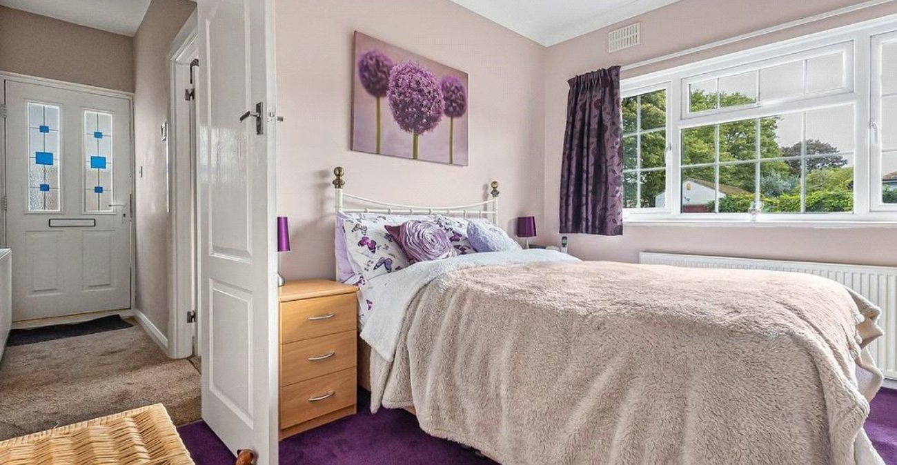 2 bedroom bungalow for sale in Orpington | Robinson Jackson