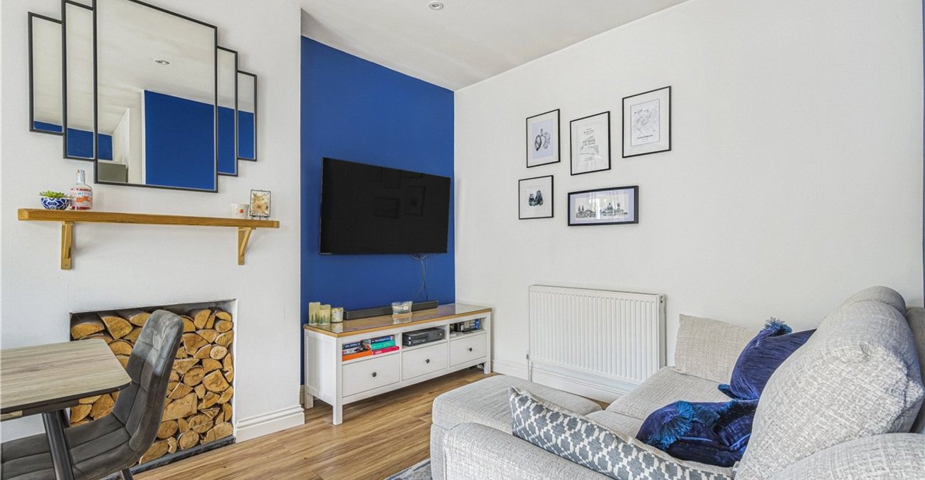 2 bedroom bungalow for sale in Orpington | Robinson Jackson