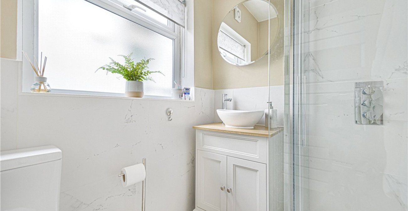 2 bedroom bungalow for sale in Orpington | Robinson Jackson