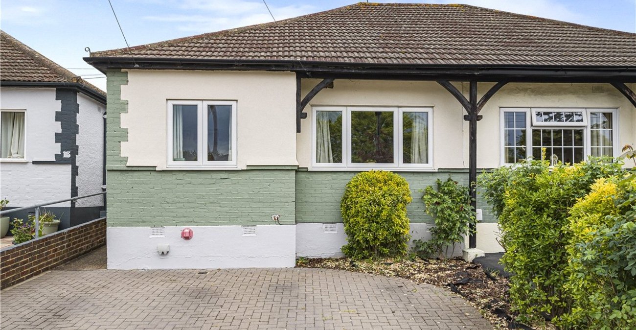 2 bedroom bungalow for sale in Orpington | Robinson Jackson