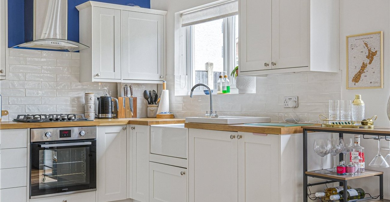 2 bedroom bungalow for sale in Orpington | Robinson Jackson