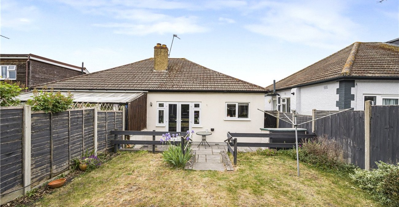 2 bedroom bungalow for sale in Orpington | Robinson Jackson