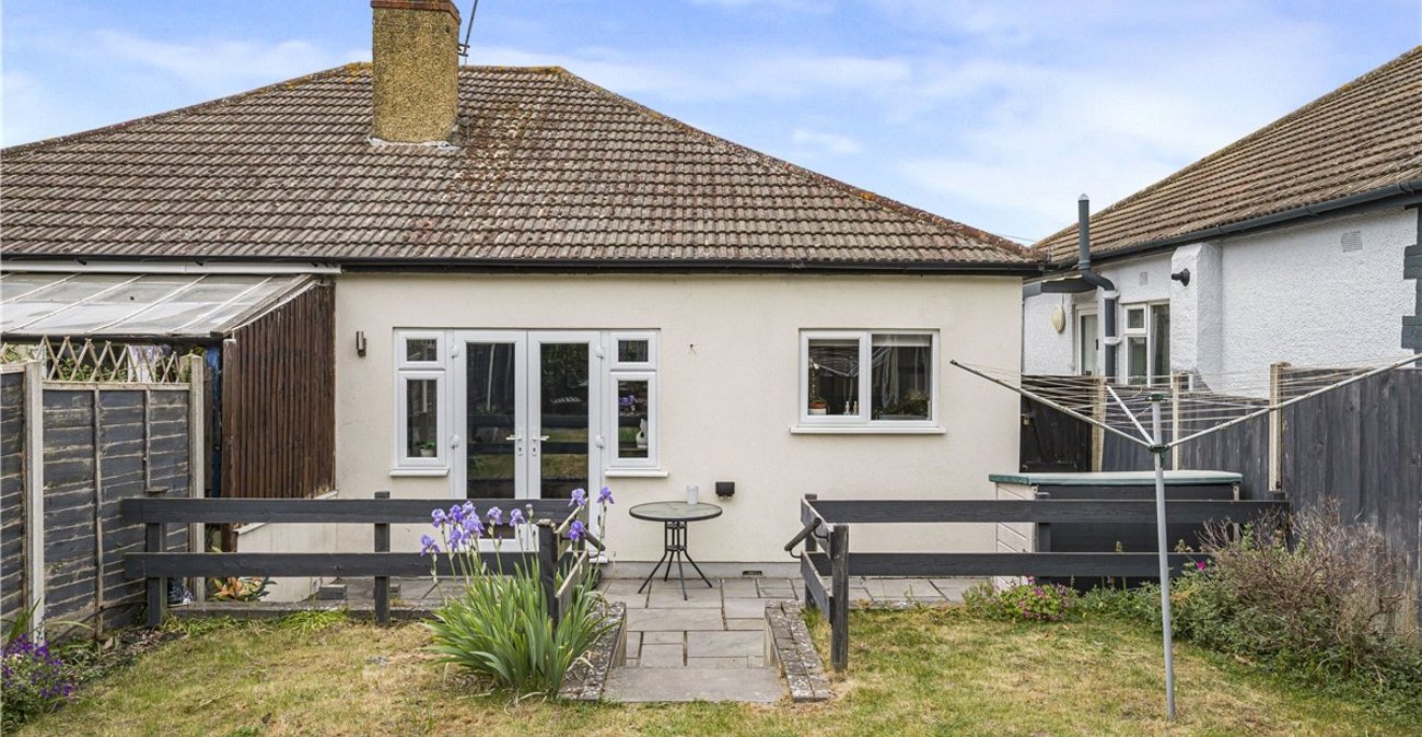 2 bedroom bungalow for sale in Orpington | Robinson Jackson