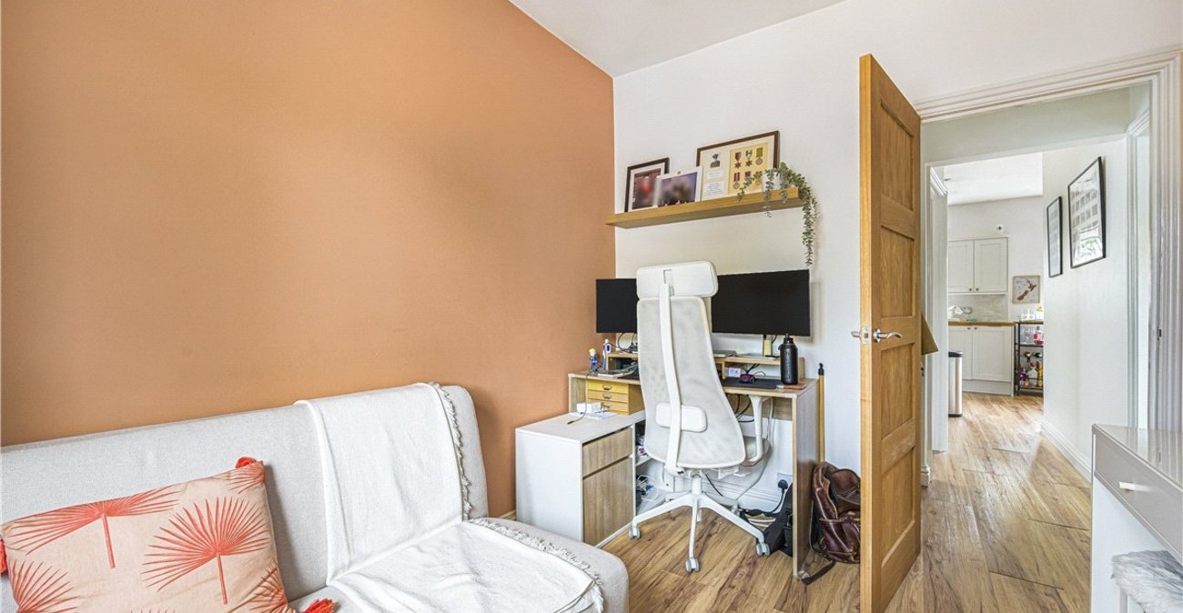 2 bedroom bungalow for sale in Orpington | Robinson Jackson