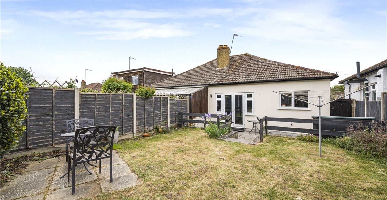 2 bedroom bungalow for sale in Orpington | Robinson Jackson