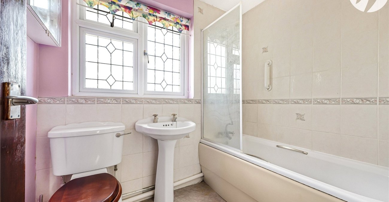 3 bedroom house for sale in Kent | Robinson Jackson
