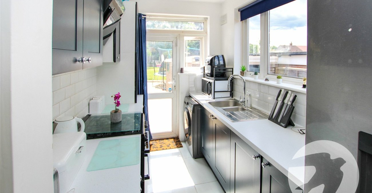 3 bedroom house for sale in London | Robinson Jackson