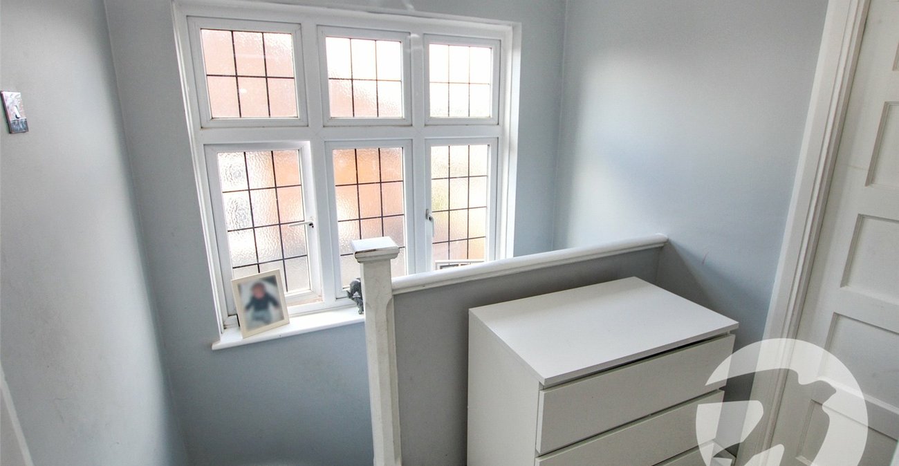 3 bedroom house for sale in London | Robinson Jackson